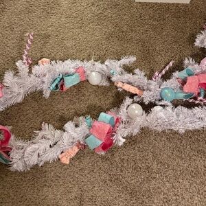 2 peppermint square garlands
